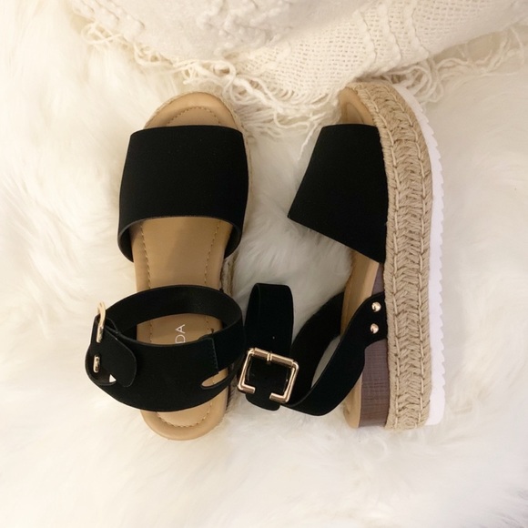 NEW Luna Platform Sandal- in Black - Picture 2 of 7